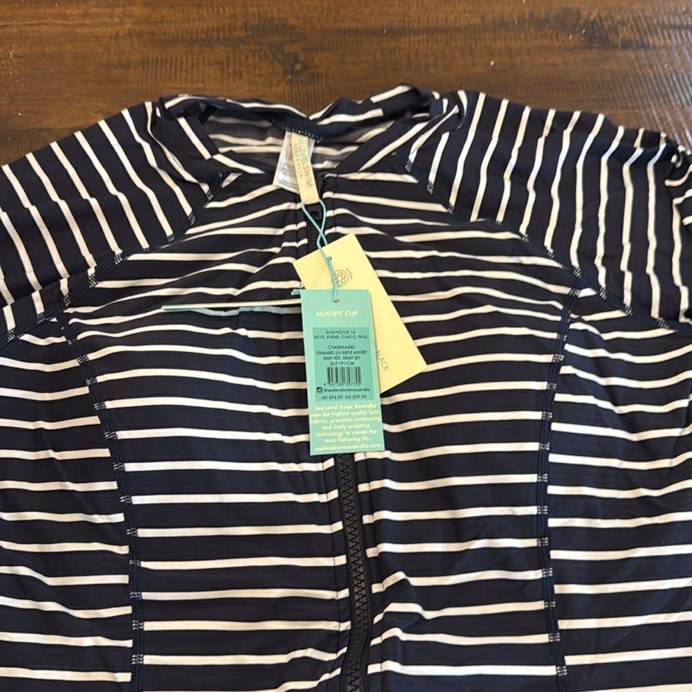 Sea level swim, Australia, 3/4 sleeve rash guard - Picture 6 of 10